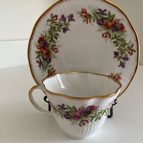 EUC VTG Queens Rosina China Co. Bone China Teacup and Saucer in “Wild Flowers” - Picture 4 of 8